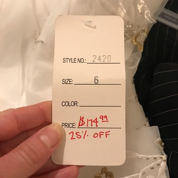 🤍WITH TAGS ON! New, beautiful white prom dress 🤍 - Picture 7 of 7